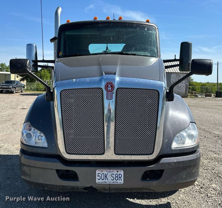 image for item LR9768 2016 Kenworth T680  semi truck