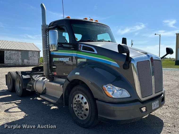 image for item LR9768 2016 Kenworth T680  semi truck