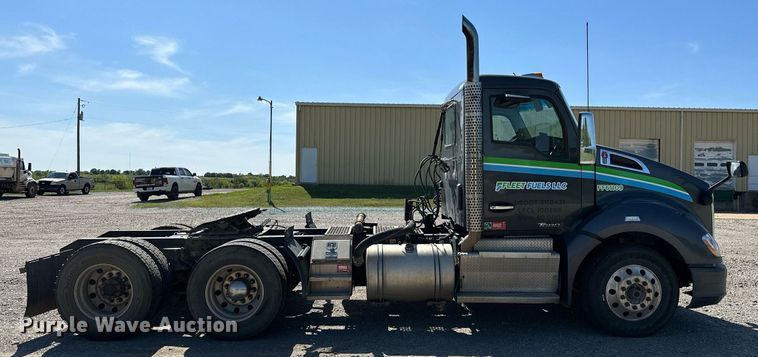 image for item LR9768 2016 Kenworth T680  semi truck