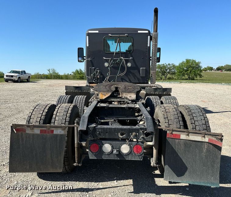 image for item LR9768 2016 Kenworth T680  semi truck