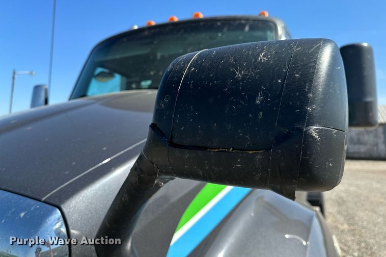 image for item LR9768 2016 Kenworth T680  semi truck