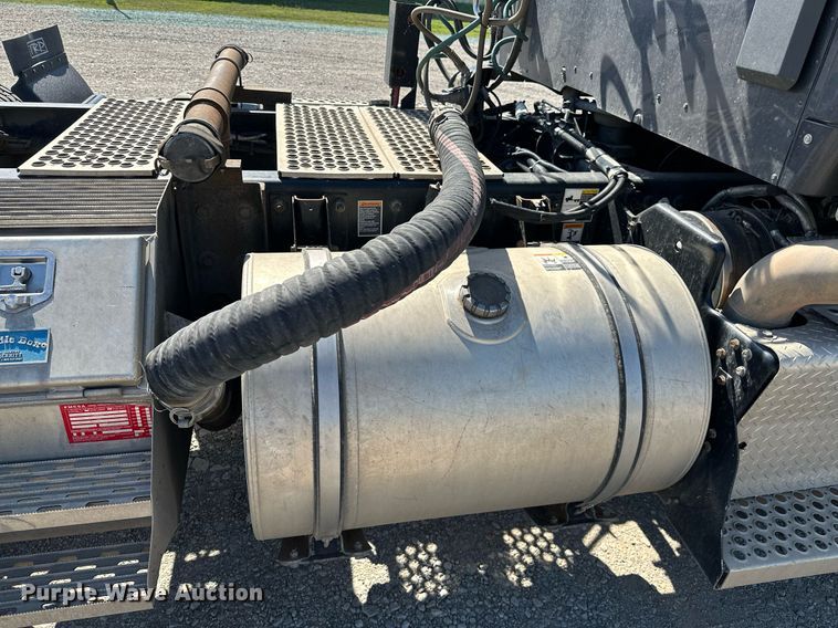 image for item LR9768 2016 Kenworth T680  semi truck