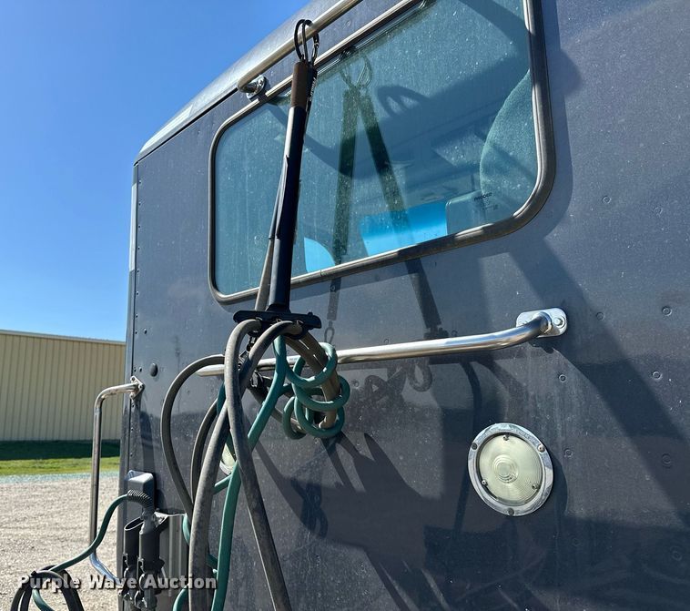 image for item LR9768 2016 Kenworth T680  semi truck