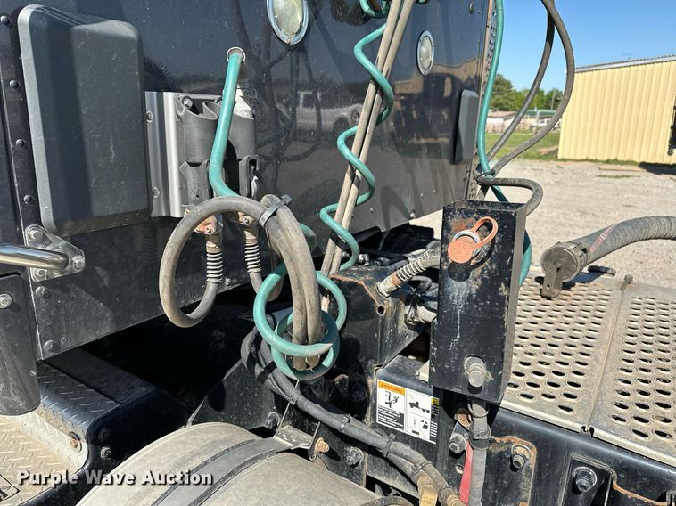 image for item LR9768 2016 Kenworth T680  semi truck