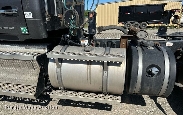 image for item LR9768 2016 Kenworth T680  semi truck