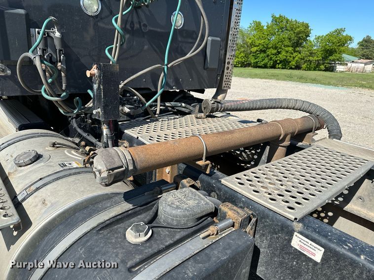 image for item LR9768 2016 Kenworth T680  semi truck