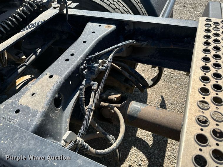 image for item LR9768 2016 Kenworth T680  semi truck