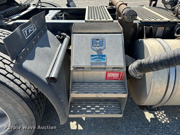 image for item LR9768 2016 Kenworth T680  semi truck