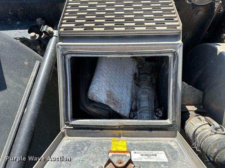 image for item LR9768 2016 Kenworth T680  semi truck