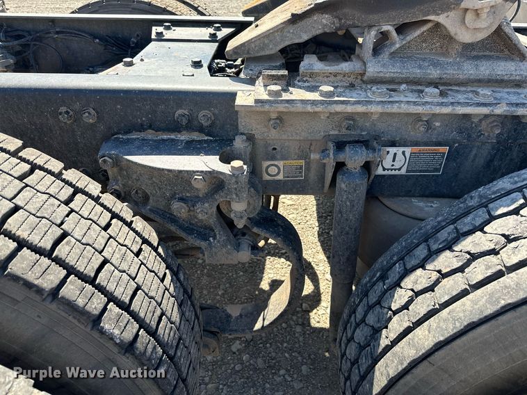 image for item LR9768 2016 Kenworth T680  semi truck