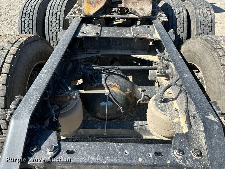 image for item LR9768 2016 Kenworth T680  semi truck