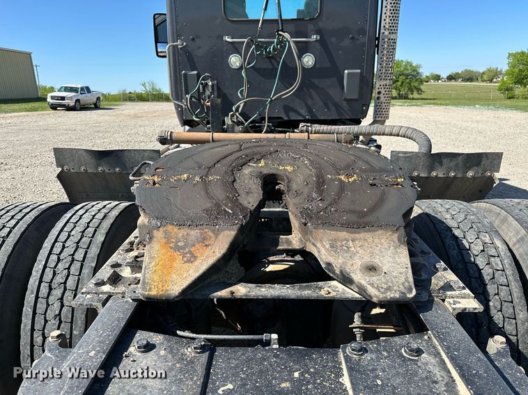 image for item LR9768 2016 Kenworth T680  semi truck