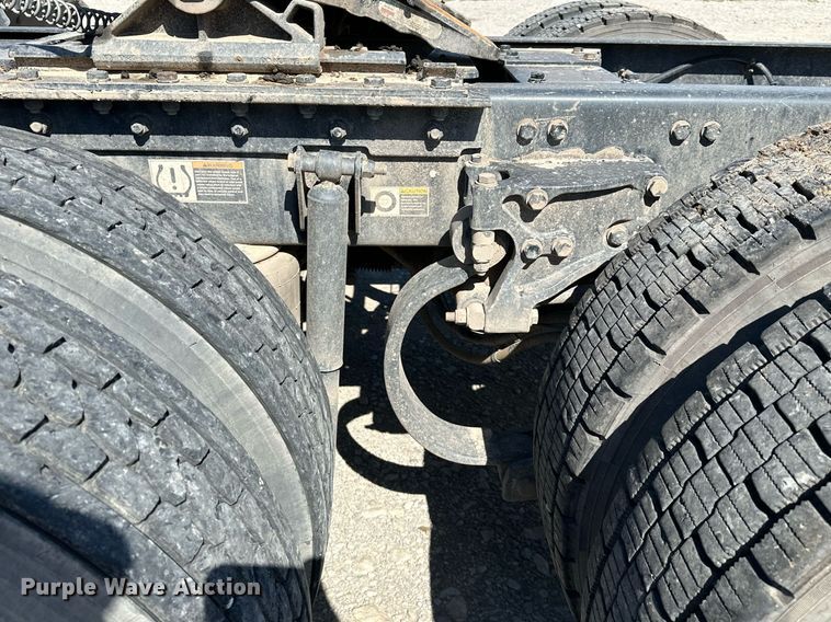 image for item LR9768 2016 Kenworth T680  semi truck