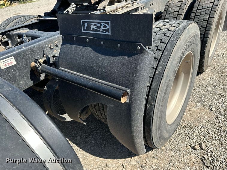 image for item LR9768 2016 Kenworth T680  semi truck