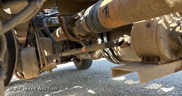 image for item LR9768 2016 Kenworth T680  semi truck