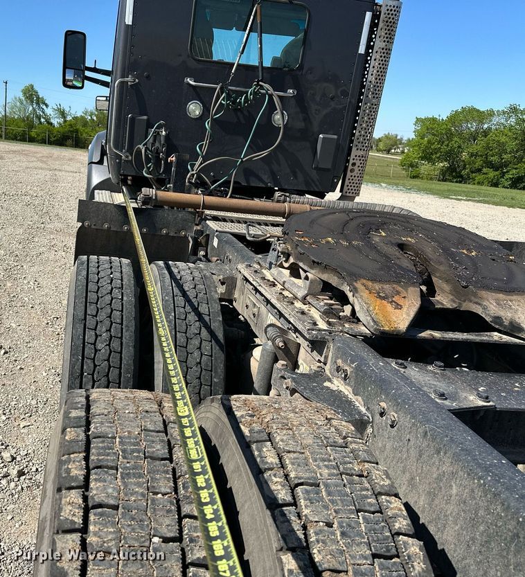 image for item LR9768 2016 Kenworth T680  semi truck