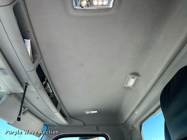 image for item LR9768 2016 Kenworth T680  semi truck