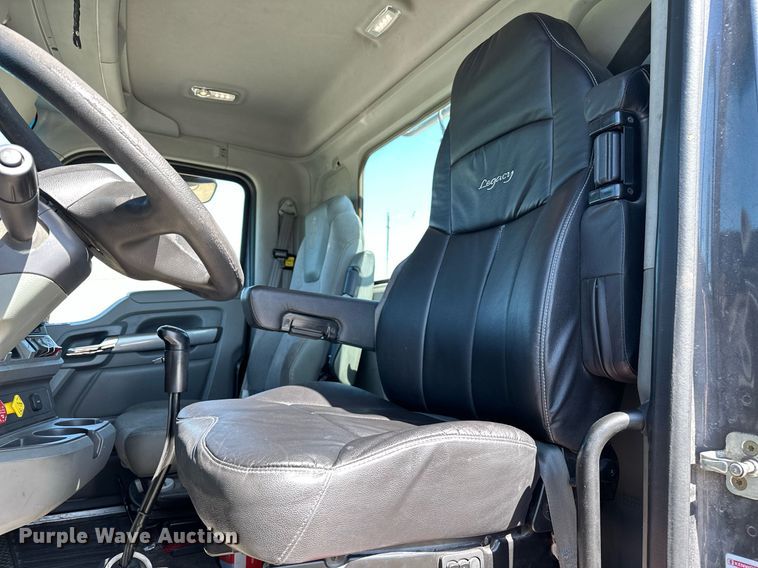 image for item LR9768 2016 Kenworth T680  semi truck