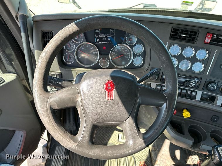 image for item LR9768 2016 Kenworth T680  semi truck