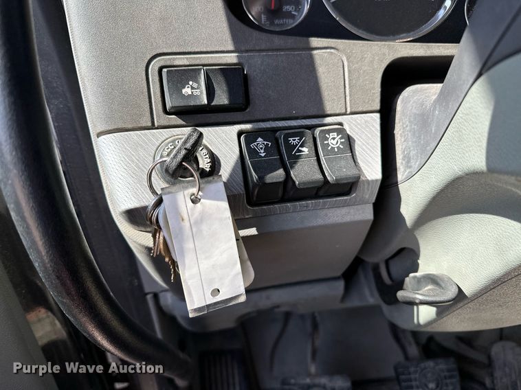 image for item LR9768 2016 Kenworth T680  semi truck