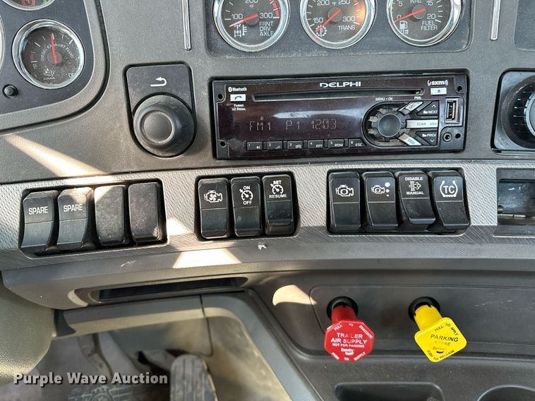 image for item LR9768 2016 Kenworth T680  semi truck