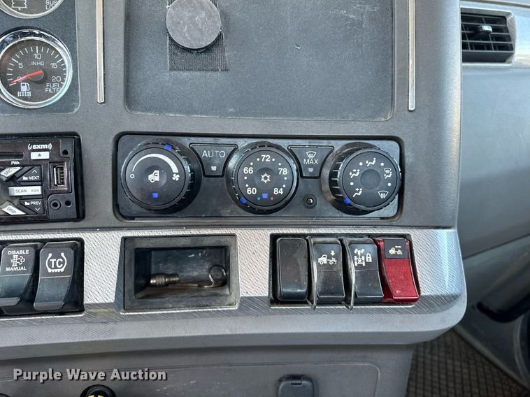 image for item LR9768 2016 Kenworth T680  semi truck