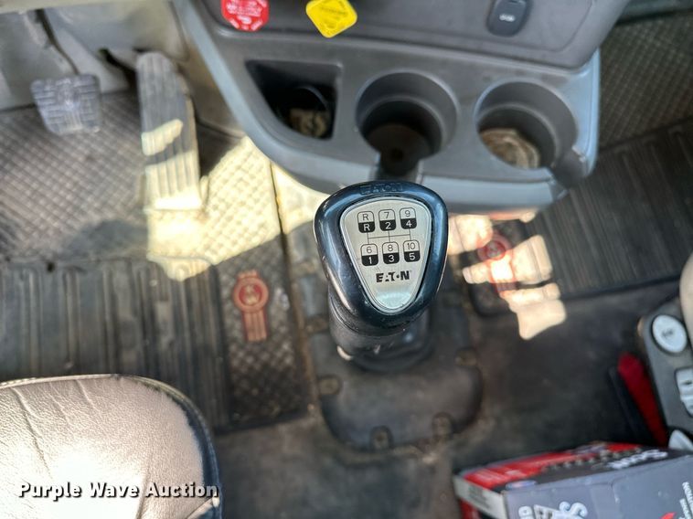 image for item LR9768 2016 Kenworth T680  semi truck