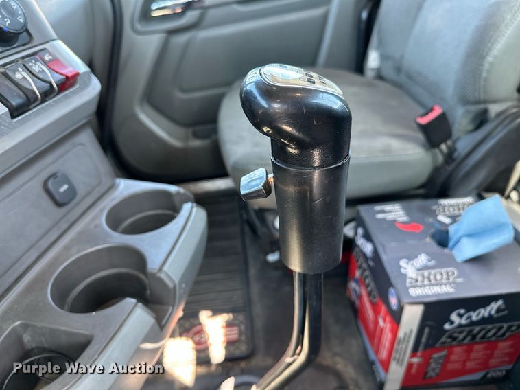 image for item LR9768 2016 Kenworth T680  semi truck