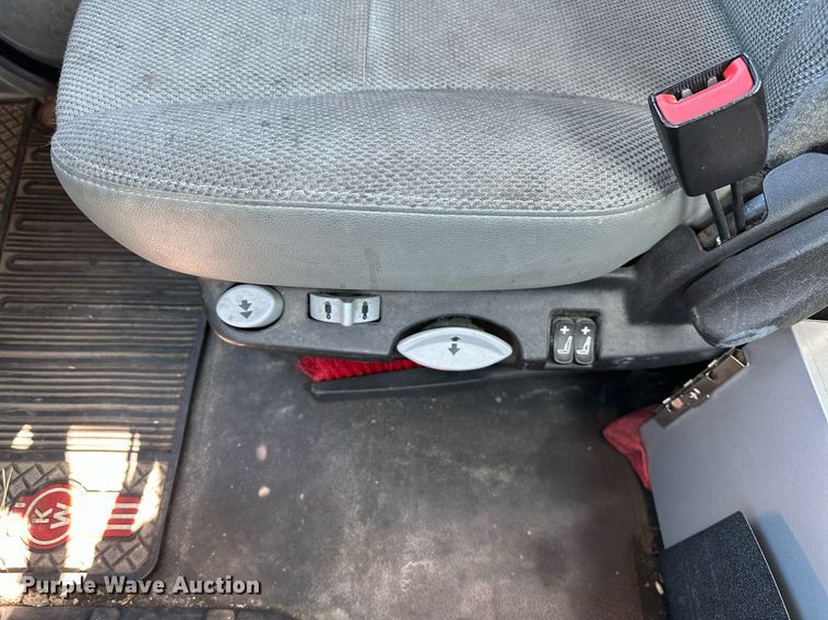 image for item LR9768 2016 Kenworth T680  semi truck