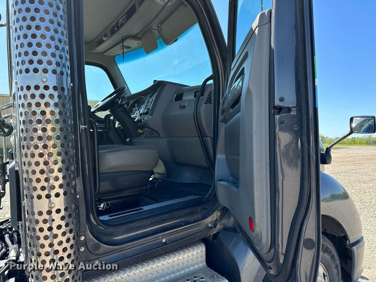 image for item LR9768 2016 Kenworth T680  semi truck