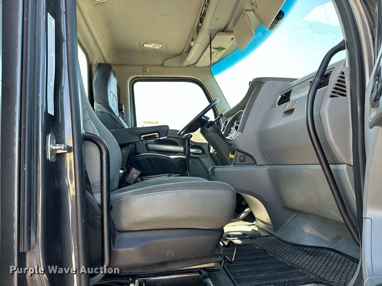 image for item LR9768 2016 Kenworth T680  semi truck