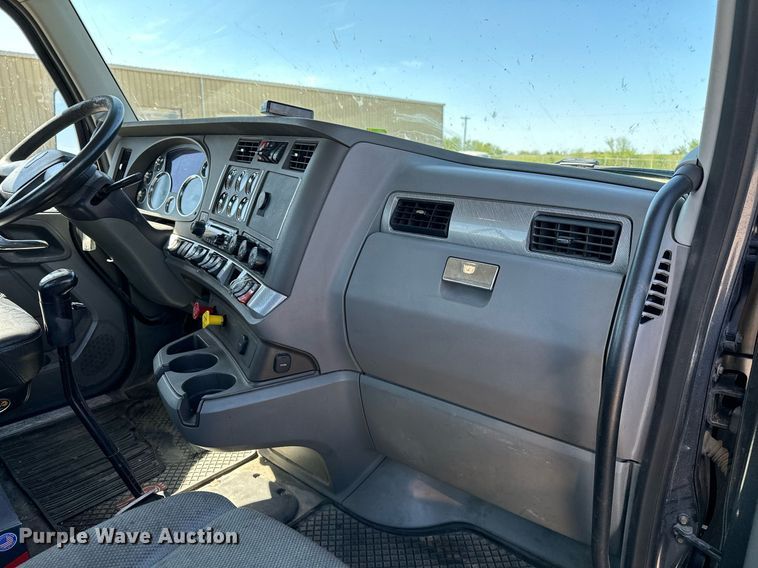 image for item LR9768 2016 Kenworth T680  semi truck