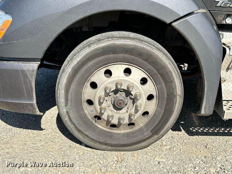 image for item LR9768 2016 Kenworth T680  semi truck