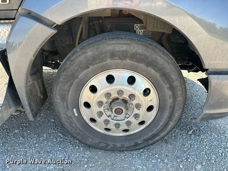 image for item LR9768 2016 Kenworth T680  semi truck