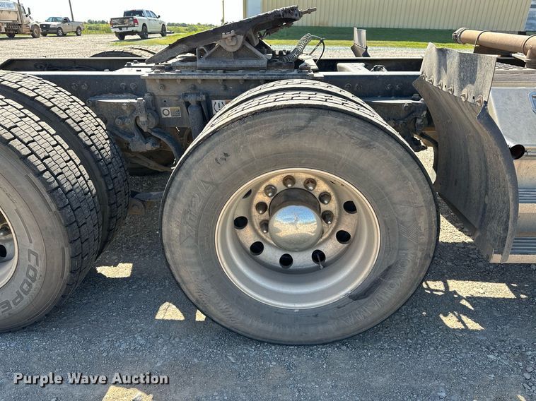 image for item LR9768 2016 Kenworth T680  semi truck