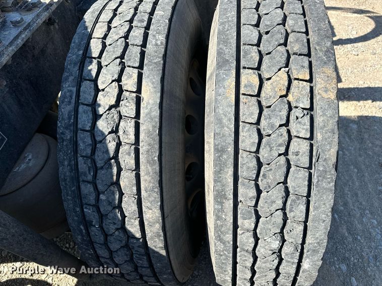 image for item LR9768 2016 Kenworth T680  semi truck