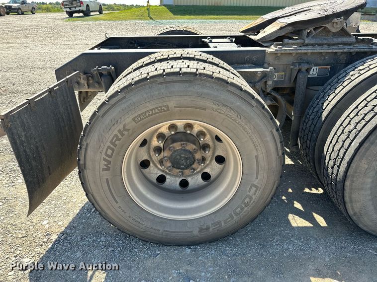 image for item LR9768 2016 Kenworth T680  semi truck