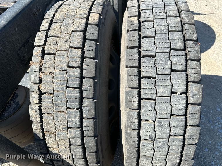 image for item LR9768 2016 Kenworth T680  semi truck