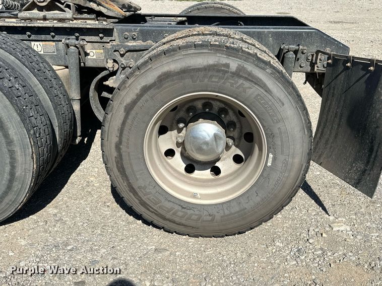 image for item LR9768 2016 Kenworth T680  semi truck