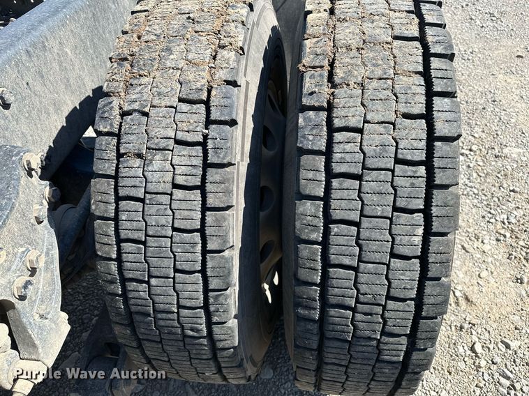 image for item LR9768 2016 Kenworth T680  semi truck