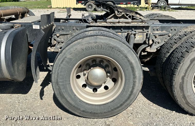 image for item LR9768 2016 Kenworth T680  semi truck