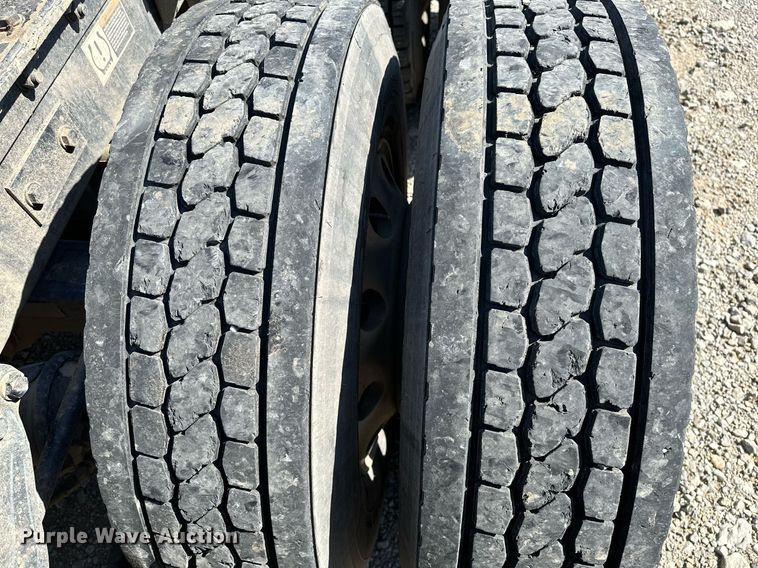 image for item LR9768 2016 Kenworth T680  semi truck