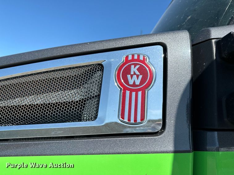 image for item LR9768 2016 Kenworth T680  semi truck