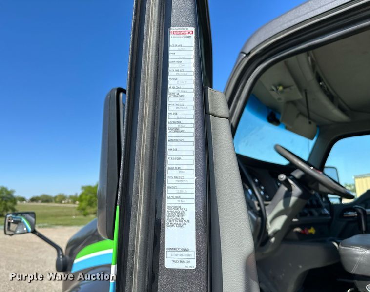 image for item LR9768 2016 Kenworth T680  semi truck