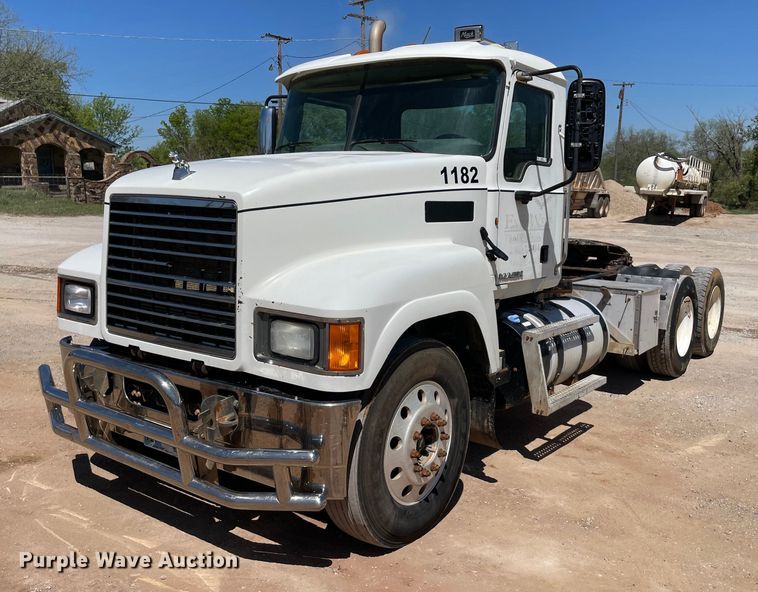 image for item MM9483 2013 Mack CHU613  semi truck