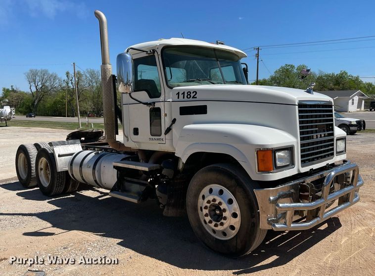 image for item MM9483 2013 Mack CHU613  semi truck