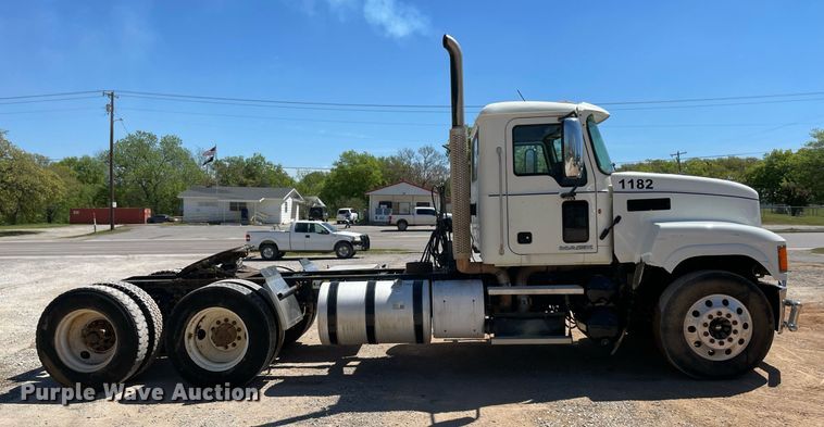 image for item MM9483 2013 Mack CHU613  semi truck