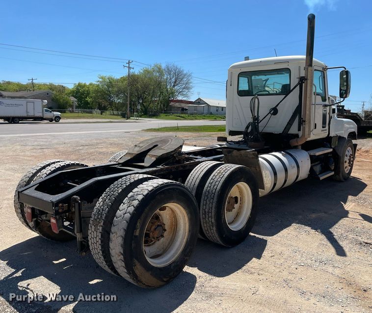 image for item MM9483 2013 Mack CHU613  semi truck