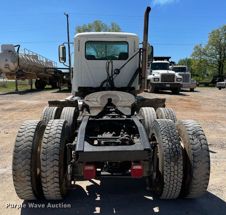 image for item MM9483 2013 Mack CHU613  semi truck