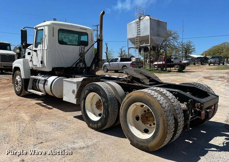 image for item MM9483 2013 Mack CHU613  semi truck